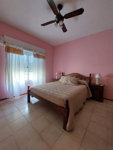 2 bedrooms, 5 beds