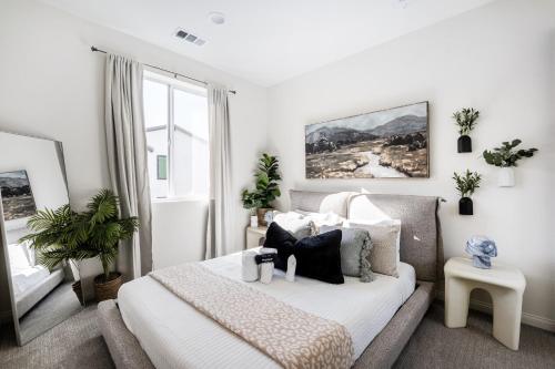 Brand New Stunning 4BR Townhome in Lemon Grove, USA