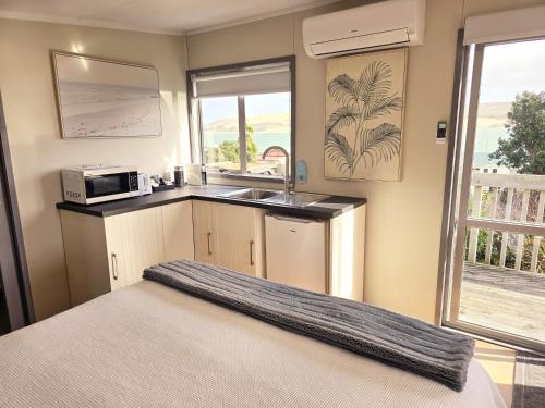 设施服务, Opononi Bliss in 达格维尔