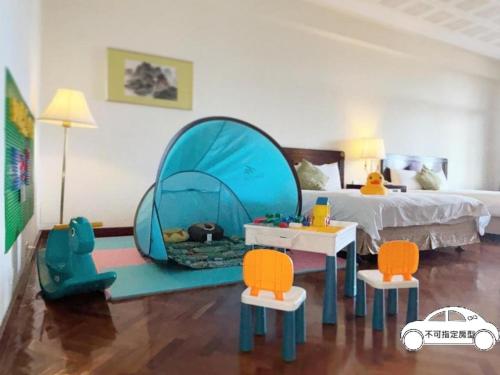 room detail thumbnail 2