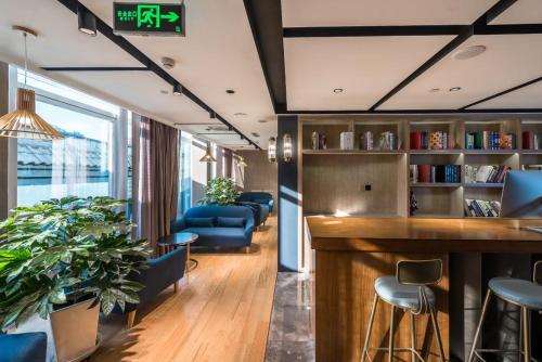 Місця відпочинку та розваги, Jingli  Hotel (Beijing Heshenghui Dajiaoting Subway Station Branch) in Пекін