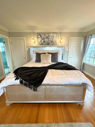 Ocean Boulevard Beachfront Home in Long Beach, USA