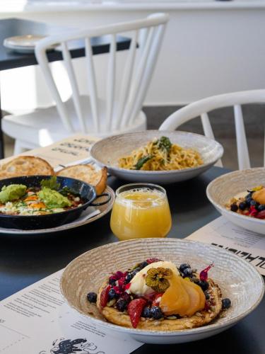 餐飲選擇, 紅樹林酒店 (Mangrove Hotel) in 中央布魯姆