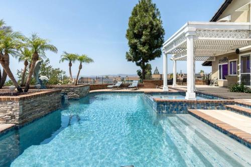 Majestic Anaheim Panorama Hill Home With Sunset in Anaheim, USA