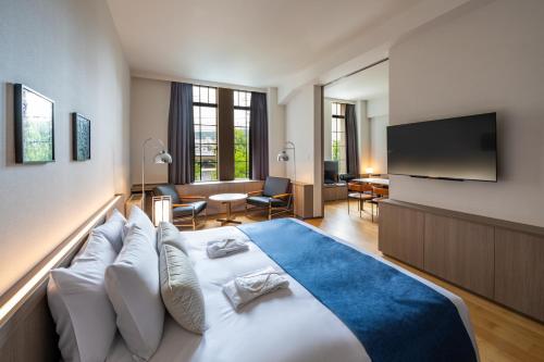 room detail thumbnail 1