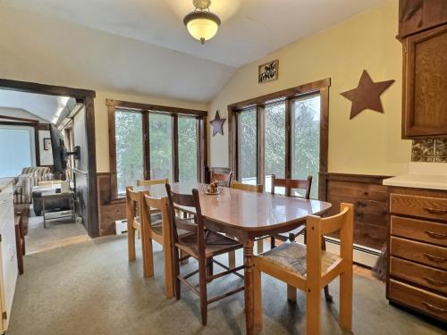 SnowArts-wood burning fireplace, close to slopes in Killington, USA