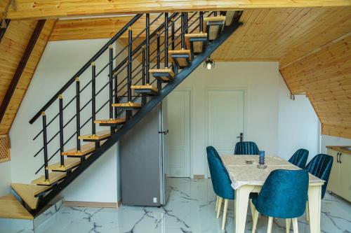 Qebele City Centre A-frame Villa - Tap to explore photos