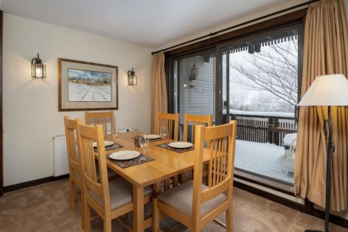 Sunrise B2- ski on and off, hot tub, pool in Killington, USA