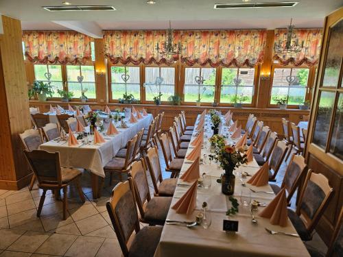 Restaurant, Land-gut-Hotel Gasthof Waldschanke in Altfraunhofen