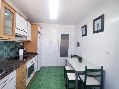 廚房, Apartamento céntrico con Wifi Avilés (Apartamento centrico con Wifi Aviles) in 阿維萊斯