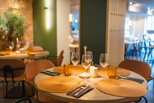 مطعم, L'Olivier in مونز بيرجن