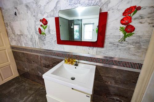 Badrum, SUNSHINE Moutain 4 near Lub Lae Cave