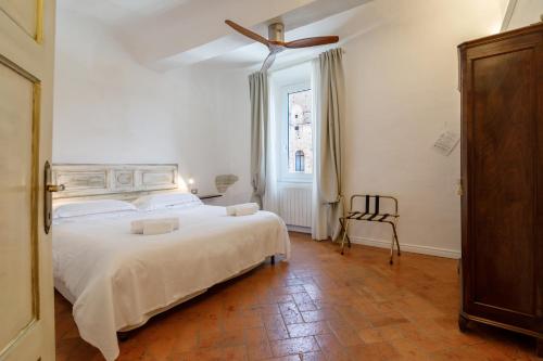 GuestHost - Charme in the Historic Centre of SIena 1
