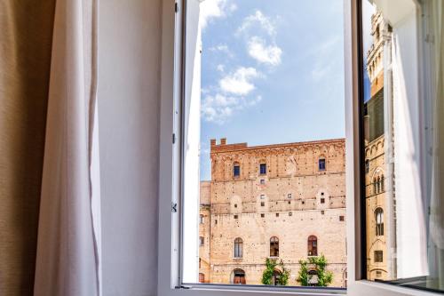 GuestHost - Charme in the Historic Centre of SIena 2