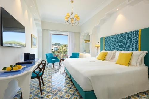 Deluxe Double or Twin Room with Balcony room in Grand Hotel Ambasciatori