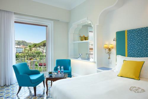 Deluxe Double or Twin Room with Balcony image 2