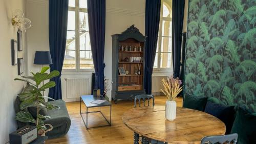 Hospice St Nicolas in 聖皮耶爾廣場