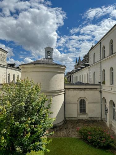 Hospice St Nicolas in 聖皮耶爾廣場