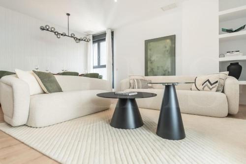 Stylish with terrace, gym, parking & city view by REMS