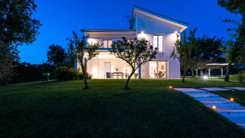 VILLA PETRILLO 6, Emma Villas in Мірабелла-Еклано