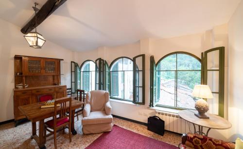 GuestHost - Castelvittorio Medieval Getaway! Roomy Apartment in Castel Vittorio