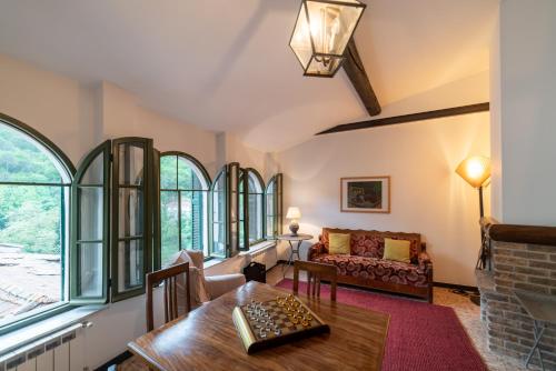 GuestHost - Castelvittorio Medieval Getaway! Roomy Apartment in Castel Vittorio