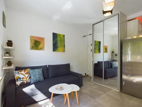 Beautiful Studio Perfect for Remote Work by Noclegi Renters, Varsovia