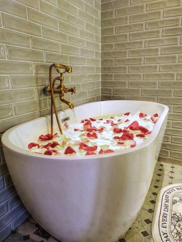 Bañera de hidromasaje, The Motuga Hostel Bangkok in Bangkok Riverside