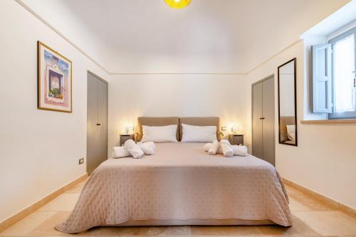 1 queen bed, 1 sofa bed