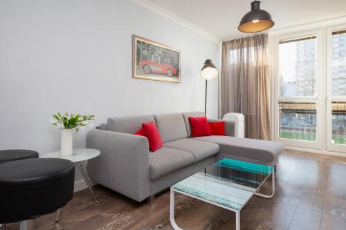 Modern Pereca Apartment close to Metro Rondo ONZ by Noclegi Renters, Varsovia