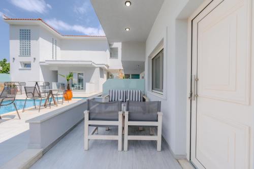 Metsikas Residence – Thassos Town, MO