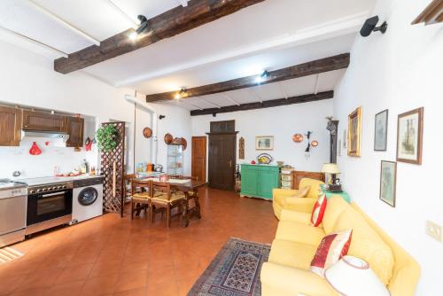 virtuve, GuestHost - Exploring Liguria! Castelvittorio Apartments in Castel Vittorio