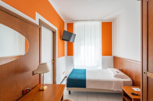 Single Room image 10