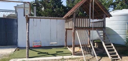 Parque infantil, GoldenPirshaghi in Goradil