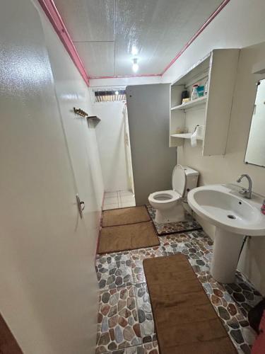 Shower, Tuaera Lodge near Maupiti Airport