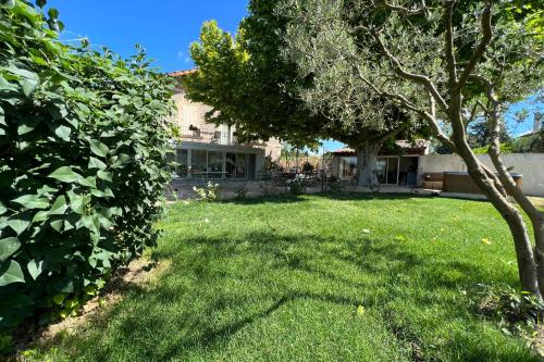Countryside Escape Charm and Serenity in Isle-sur-la-Sorgue - Apartment - LʼIsle-sur-la-Sorgue