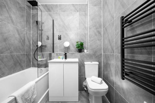 Stylish Two Bedroom Apartment - City Centre - Netflix - Wifi - Top Rated - JQ 8AH, Birmingham (photo 7)
