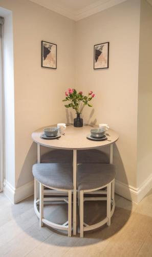 High Street Kensington by Viridian Apartments - image 13