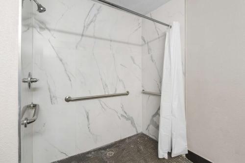 SureStay Plus Hotel by Best Western Benbrook Ft Worth - image 10