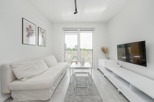Miedziana Bright Apartment with Balcony and Parking Wroclaw by Noclegi Renters, Вроцлав