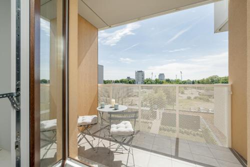 Miedziana Bright Apartment with Balcony and Parking Wroclaw by Noclegi Renters, Breslau (Foto 3)