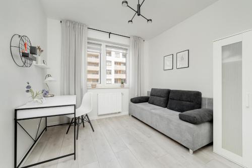 Miedziana Bright Apartment with Balcony and Parking Wroclaw by Noclegi Renters, Breslau (Foto 5)