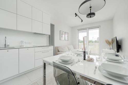 Miedziana Bright Apartment with Balcony and Parking Wroclaw by Noclegi Renters, Breslau (Foto 6)