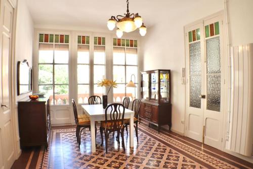 Piso Modernista con Terraza in Sant Quirze Safaja