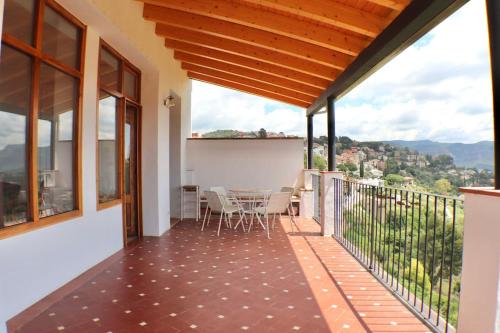 Piso Modernista con Terraza in Sant Quirze Safaja