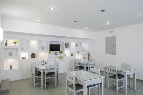 Perissa BeachFront Rooms 2