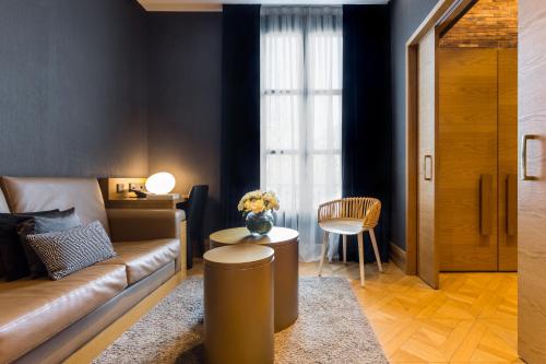 Suite with City View image 8