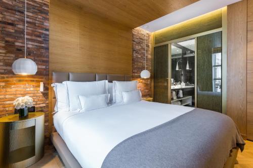 Suite room in Monument Hotel