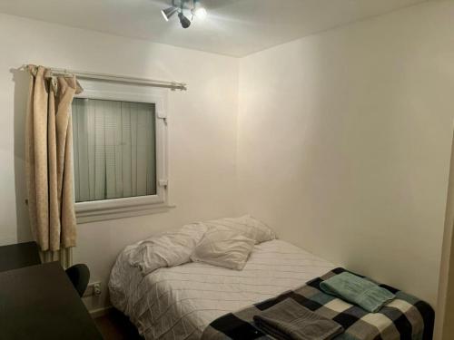 Small double gîte à louer Edward Street Hospital