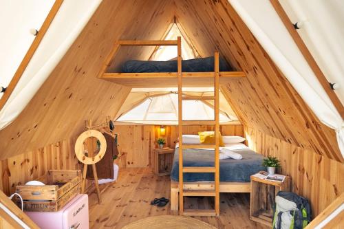 2 double beds